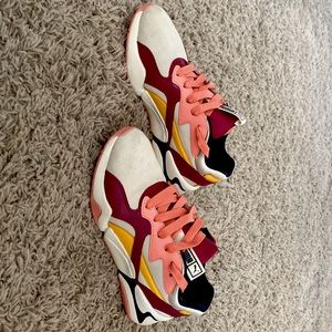 Women’s Pima Sneakers Size 6.5